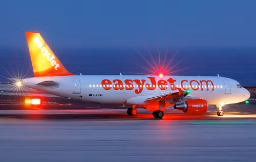 Máy bay của hãng easyJet phải hạ cánh khẩn cấp do nghi ngờ khủng bố ảnh 1