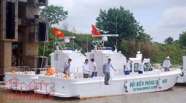 Bộ Tư lệnh Bộ đội biên phòng tiếp nhận xuồng tuần tra cao tốc MS-50S ảnh 4
