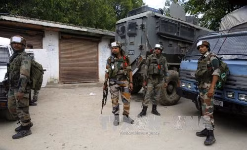 Bạo lực bùng phát ở Kashmir, 10 người thiệt mạng ảnh 1