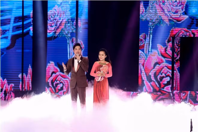 Chung kết Thần tượng Bolero: Phương Liên 'sến nghĩa sến tình... yêu lắm mình ơi' ảnh 6