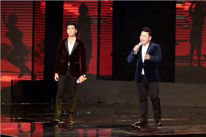 Chung kết Thần tượng Bolero: Hoàng Ngọc Sơn 'gọi nhau cố nhân u sầu' ảnh 4
