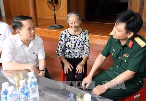 Lễ gắn biển tên đường Nhà báo, liệt sỹ Trần Kim Xuyến tại Hà Tĩnh ảnh 3