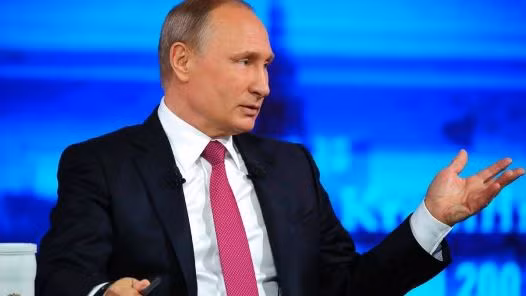 Tổng thống Putin so sánh cựu Giám đốc FBI Comey với Snowden, mời sang Nga tị nạn ảnh 1