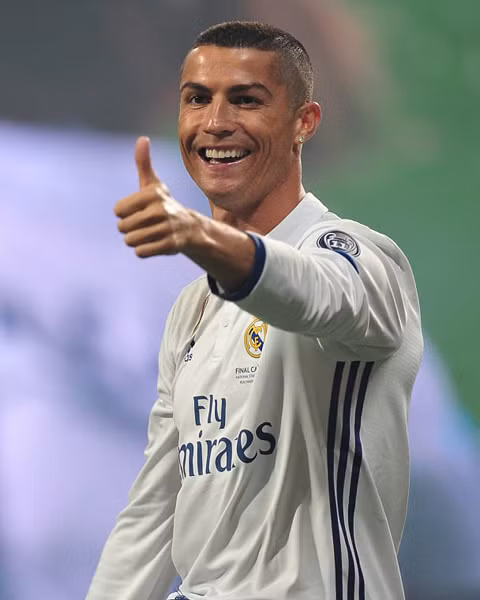 Lại nhờ đẻ thuê, lần này Cristiano Ronaldo gây sốc với 'cú đúp' ảnh 1