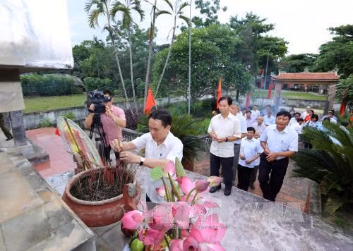 Lễ gắn biển tên đường Nhà báo, liệt sỹ Trần Kim Xuyến tại Hà Tĩnh ảnh 2