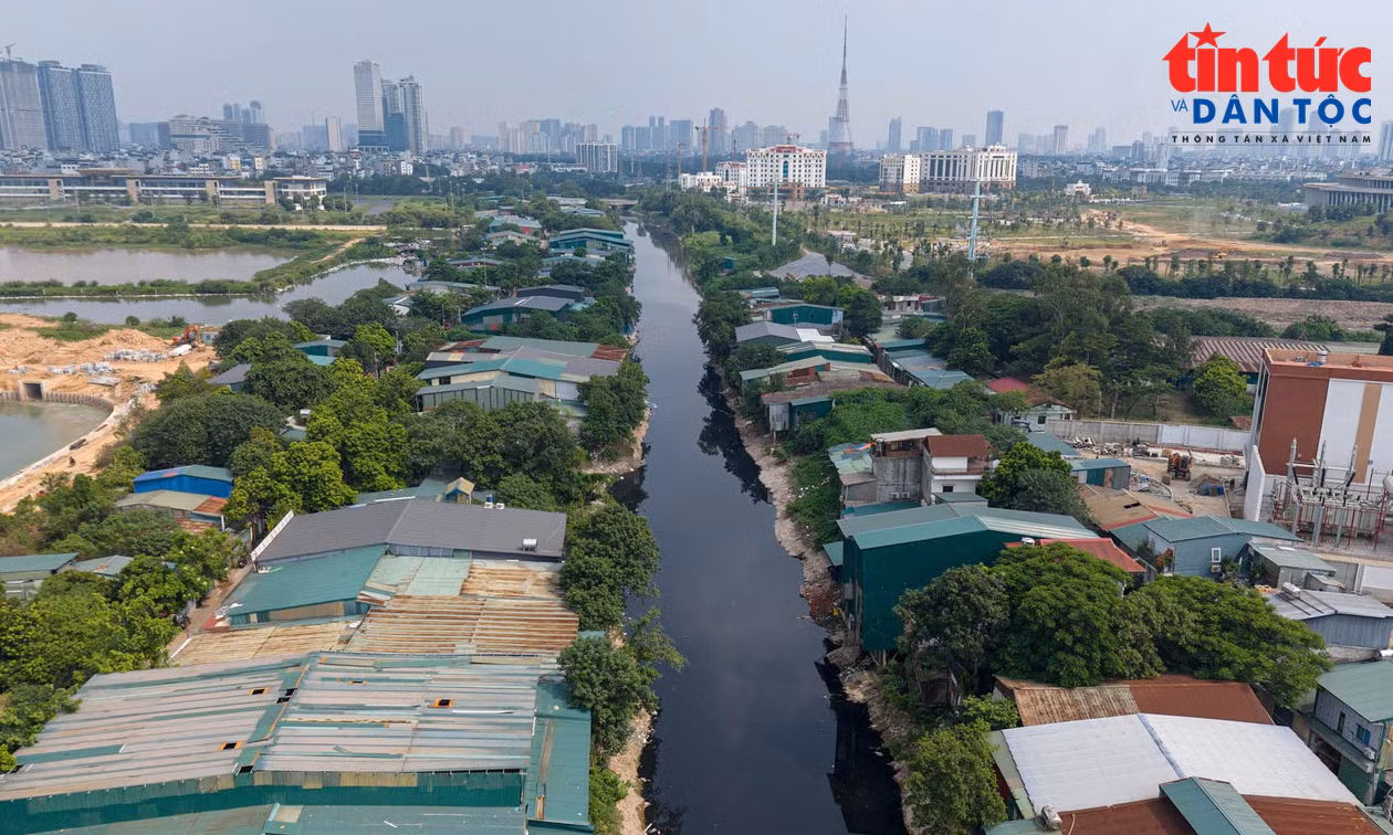 Sẽ cưỡng chế nhà xưởng trái phép ven sông Nhuệ sau phản ánh của báo Tin tức và Dân tộc