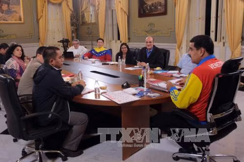 Phe đối lập Venezuela thu thập đủ chữ ký nhằm bãi nhiệm Tổng thống ảnh 1