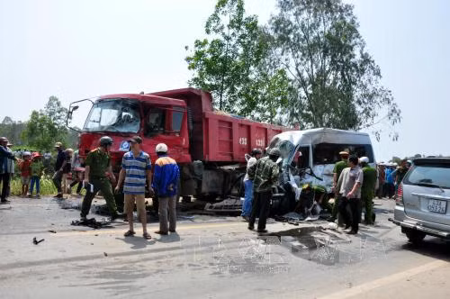 Tai nạn liên hoàn trên QL 1A, bốn người tử vong ảnh 2