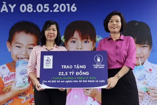 Vinamilk và Quỹ sữa Vươn cao Việt Nam năm 2016 trao tặng sữa ảnh 1
