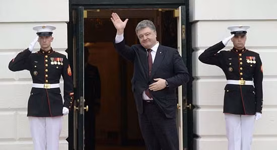 Ukraine tốn bao nhiêu cho ông Poroshenko thăm Mỹ? ảnh 1