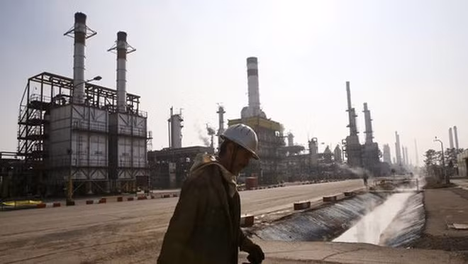 Iran tuyên bố sẵn sàng đóng băng sản lượng dầu mỏ ảnh 1