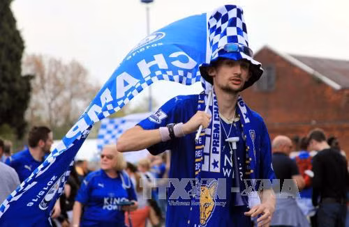 Cổ động viên Leicester City lâng lâng trong chiến thắng ảnh 3