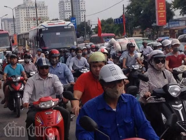Nghẹt người bến xe Giáp Bát sau dịp nghỉ lễ dài ảnh 9
