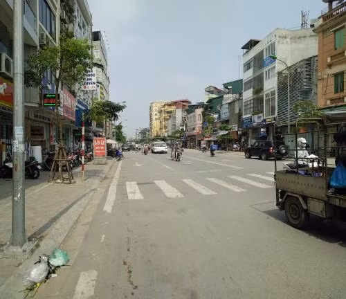 Báo động nhà siêu mỏng siêu méo ở phố Thanh Nhàn ảnh 1