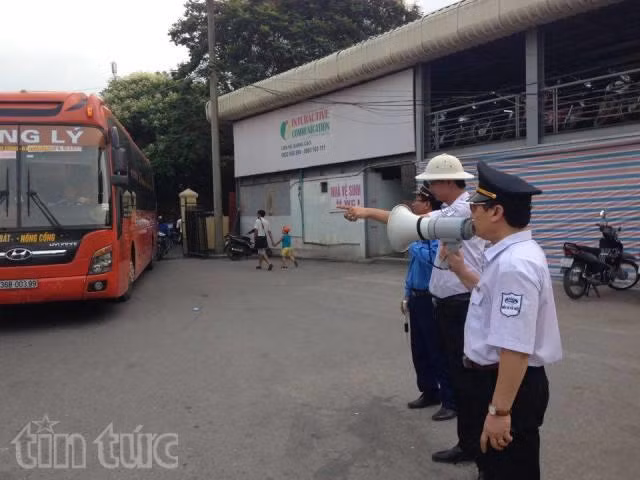 Nghẹt người bến xe Giáp Bát sau dịp nghỉ lễ dài ảnh 6