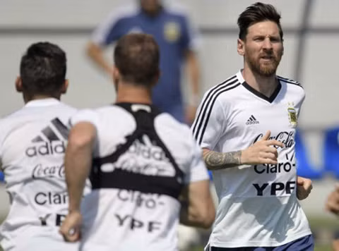 WORLD CUP 2018: Sampaoli bị tước quyền lực, cầu thủ Argentina sẽ tự chọn đội hình đá với Nigeria ảnh 2