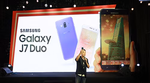 Lazada phân phối độc quyền Galaxy J7 Duo từ ngày 27/6 ảnh 1