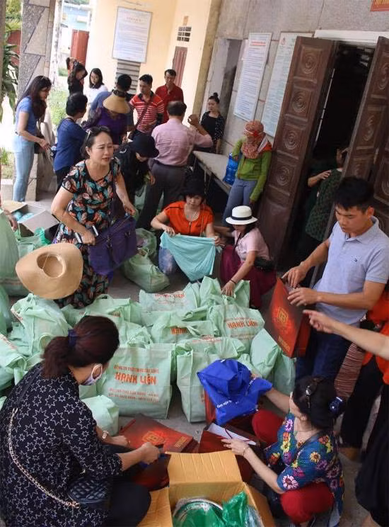 Những nhà báo nữ mang trái tim nhân hậu sưởi ấm cuộc đời ảnh 1