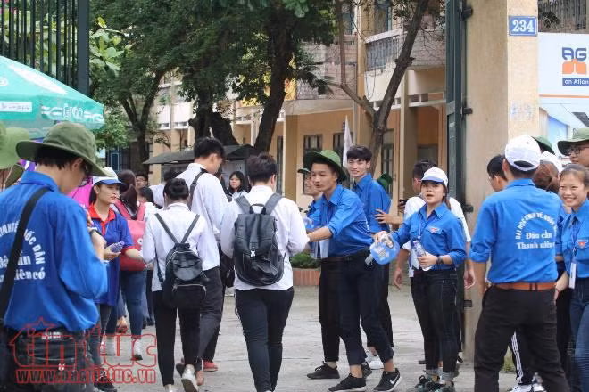 Chiều 25/6: Thí sinh làm bài thi môn Toán ảnh 2
