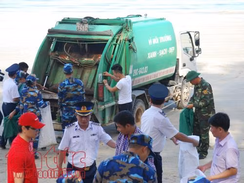 Làm sạch môi trường biển góp phần thu hút khách du lịch đến Cô Tô ảnh 4