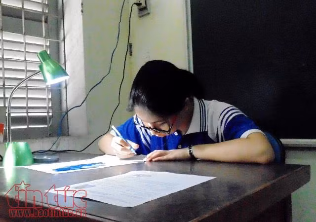 5 thí sinh đặc biệt được bố trí phòng thi riêng, hỗ trợ máy ghi âm, ghi hình ảnh 1