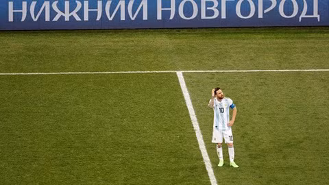 World Cup 2018: CĐV sốc vì hành vi nổi nóng, thái độ thiếu fair-play của Messi ảnh 2