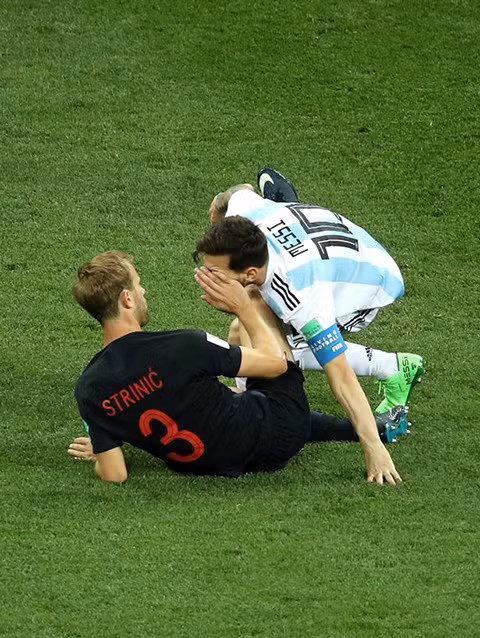 World Cup 2018: CĐV sốc vì hành vi nổi nóng, thái độ thiếu fair-play của Messi ảnh 3