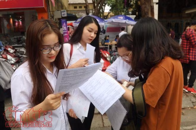 Kết thúc môn Toán: Đề thi khó, thí sinh phập phồng lo điểm không cao ảnh 6