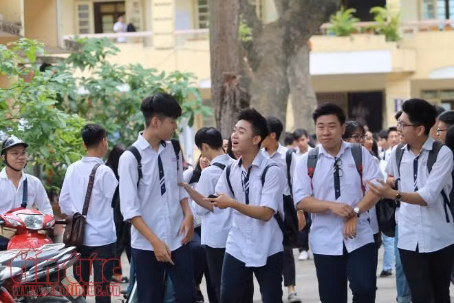 Kết thúc môn Toán: Đề thi khó, thí sinh phập phồng lo điểm không cao ảnh 9