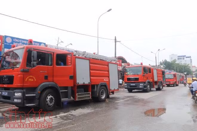 Tan hoang chợ Sóc Sơn sau đám cháy rạng ngày ảnh 4