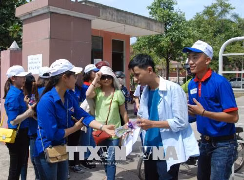 Kỳ thi THPT quốc gia 2018: Thăm hỏi, động viên thí sinh miền núi tỉnh Quảng Trị ảnh 1