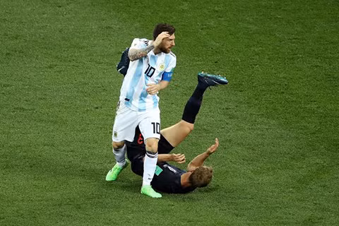 World Cup 2018: CĐV sốc vì hành vi nổi nóng, thái độ thiếu fair-play của Messi ảnh 7
