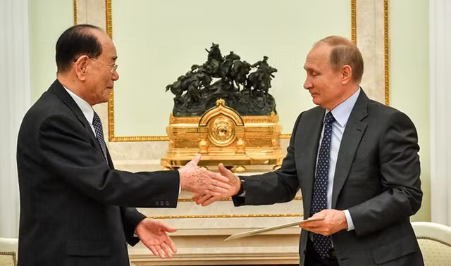 Có gì trong 'phong thư khổng lồ' nhà lãnh đạo Triều Tiên gửi Tổng thống Putin? ảnh 1