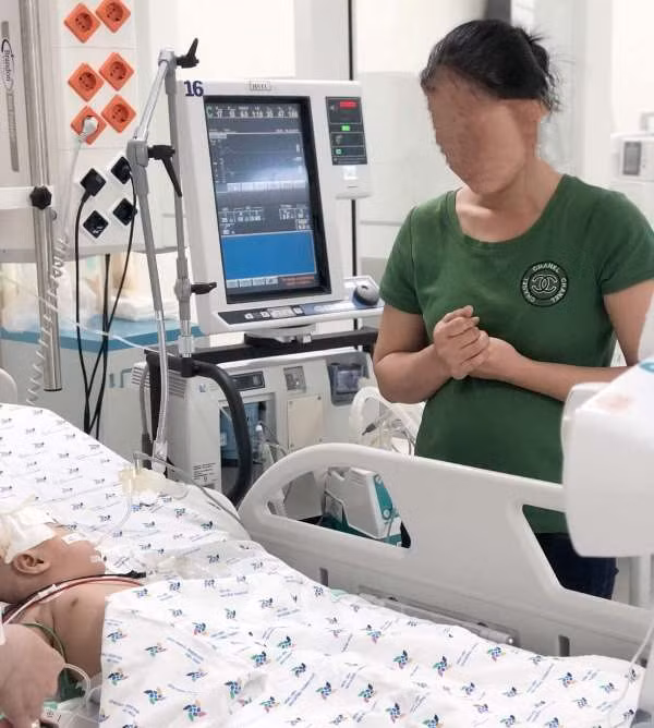Bệnh nhi viêm màng não suýt tử vong do bác sĩ tưởng nhiễm siêu vi ảnh 1