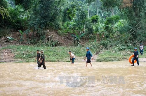 Mưa lũ, sạt lở đất ở miền núi phía Bắc làm 6 người chết, mất tích và bị thương ảnh 1