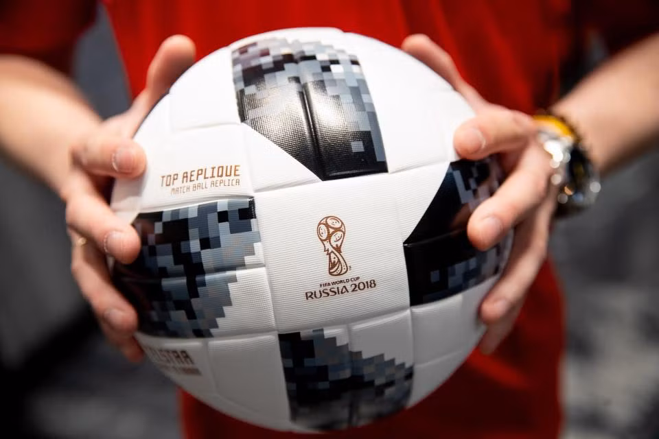 Bóng Telstar 18 dùng cho World Cup liên tiếp gặp sự cố xì hơi ảnh 1