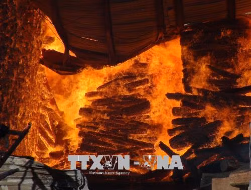 Cháy lớn kho gỗ ở Quảng Bình, thiệt hại hàng chục tỷ đồng ảnh 1