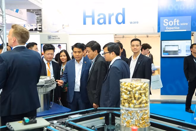 Đoàn đại biểu Hà Nội dự Hội chợ Công nghệ tự động hoá tại Đức ảnh 3