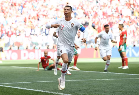WORLD CUP 2018: Ronaldo phá kỷ lục vĩ đại của Puskas. Messi bị đối xử bất công. M.U hoàn tất vụ Fred ảnh 1