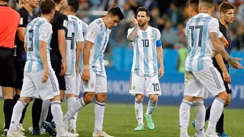 World Cup 2018: CĐV sốc vì hành vi nổi nóng, thái độ thiếu fair-play của Messi ảnh 9