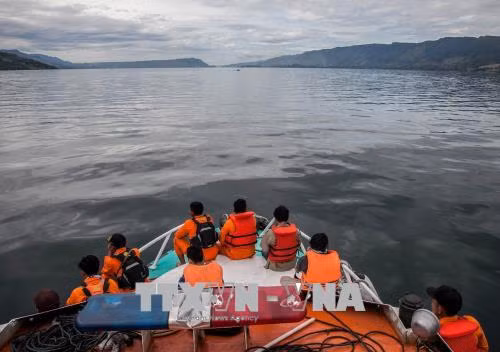 192 người mất tích trong vụ chìm thuyền tại Indonesia ảnh 1