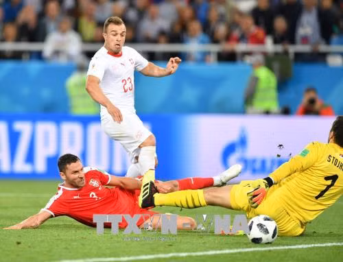  WORLD CUP 2018: Shaqiri 'nổ súng' phút chót, mở rộng cửa cho Thuỵ Sĩ ảnh 1