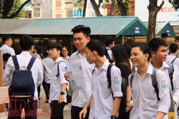Thời tiết mát mẻ trong buổi thi kết thúc kỳ thi THPT Quốc gia 2018. Ảnh: L.S