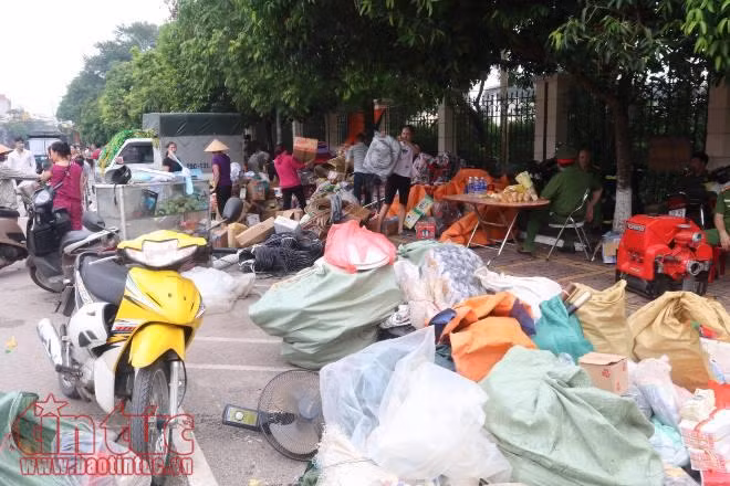 Tan hoang chợ Sóc Sơn sau đám cháy rạng ngày ảnh 11