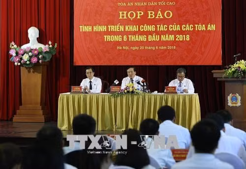 Xét xử nghiêm nhiều vụ án tham nhũng lớn được xã hội ủng hộ ảnh 1