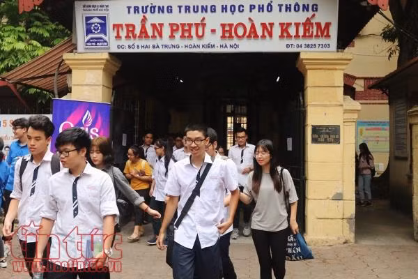 Thi các môn tự nhiên: Thí sinh toát mồ hôi vì đề quá dài ảnh 1