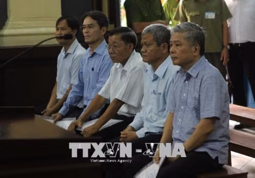 Xét xử sơ thẩm nguyên Phó Thống đốc Ngân hàng Nhà nước Việt Nam ảnh 1