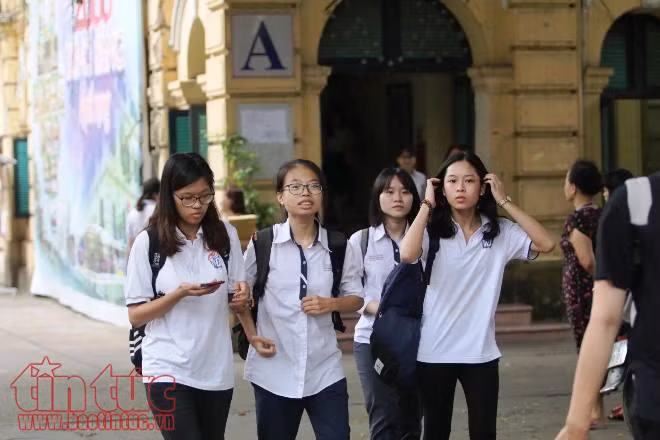 Kết thúc môn Toán: Đề thi khó, thí sinh phập phồng lo điểm không cao ảnh 8