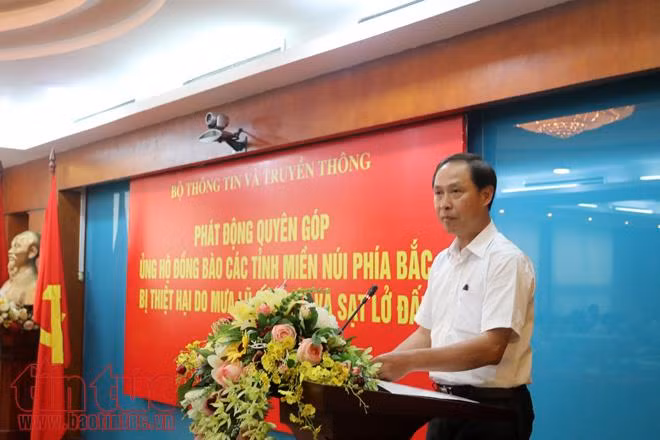 Bộ TT&TT quyên góp ủng hộ đồng bào bị mưa lũ ở miền núi phía Bắc ảnh 2
