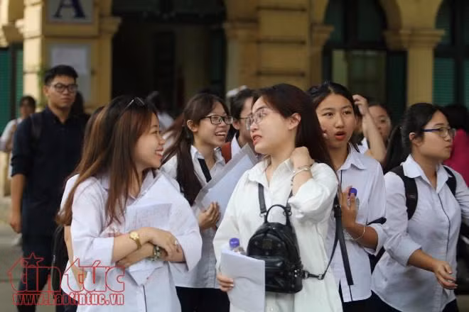 Kết thúc môn Toán: Đề thi khó, thí sinh phập phồng lo điểm không cao ảnh 7